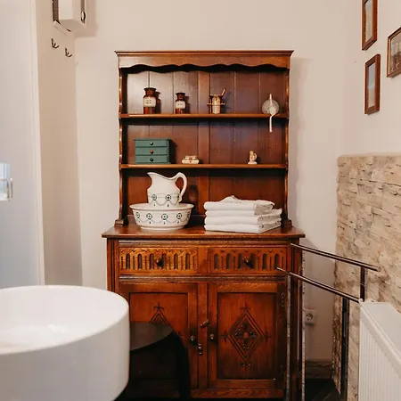 Altes Haeusle Am Waschbach-weinstock אדנקובן