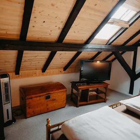 Altes Haeusle Am Waschbach-weinstock אדנקובן