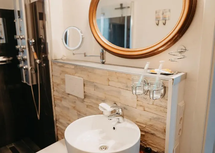 Altes Haeusle Am Waschbach-weinstock Edenkoben